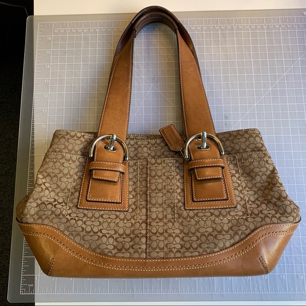 🐿 Authentic Coach 👜 Hand Bag